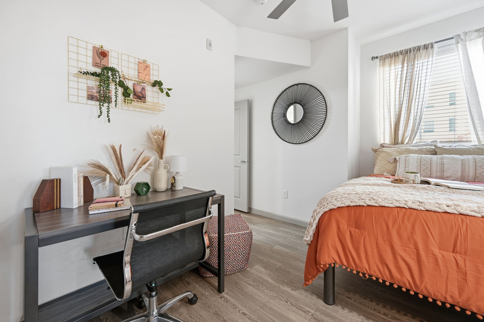 1001_S_Center_St_Arlington_TX_76010_USA-Bedroom-MHP_8073